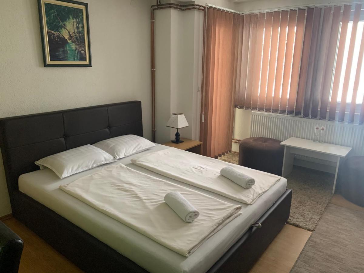 Restoran&Motel And Apartmants Lovacka Prica Tesanj エクステリア 写真
