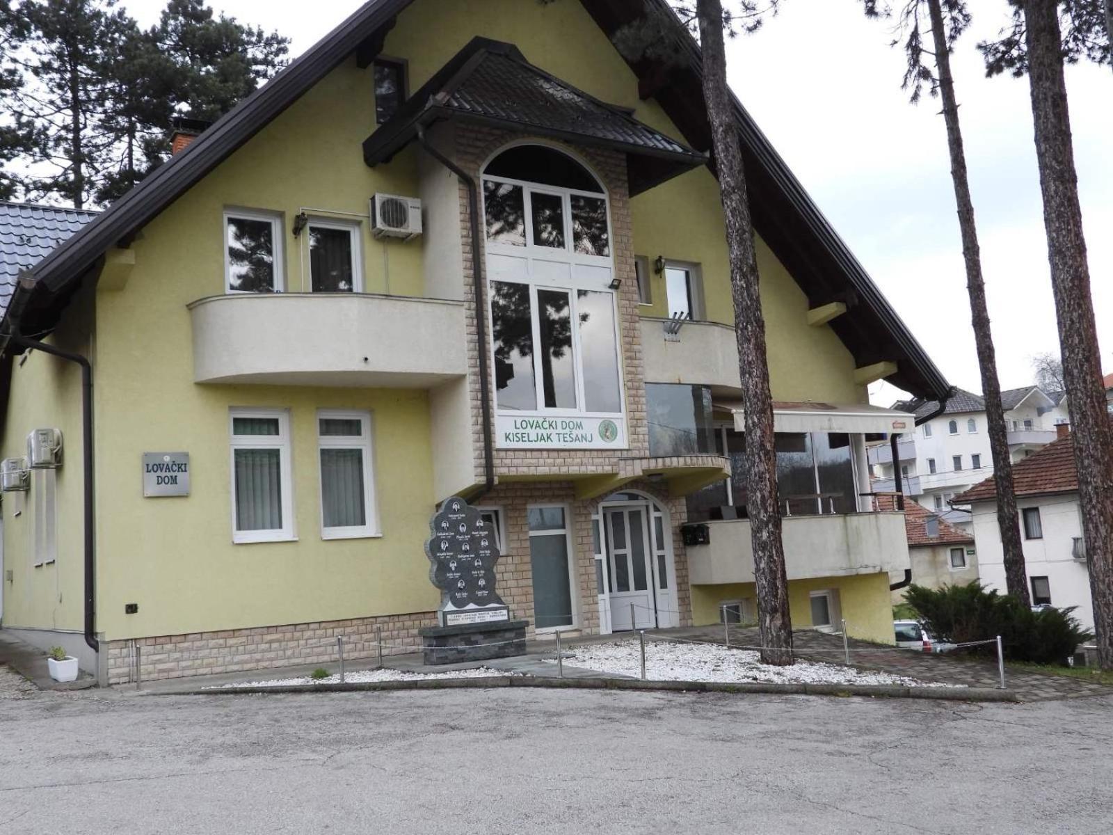 Restoran&Motel And Apartmants Lovacka Prica Tesanj エクステリア 写真