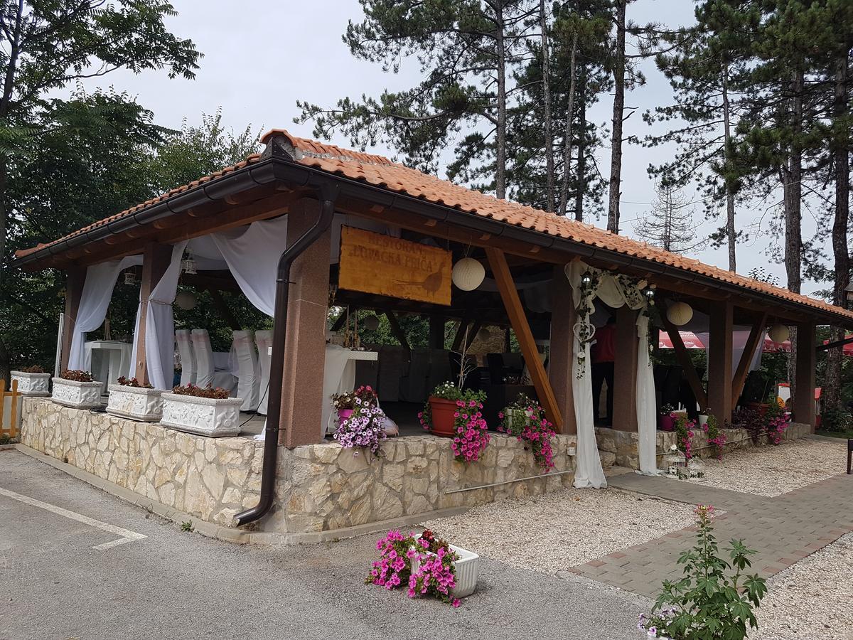 Restoran&Motel And Apartmants Lovacka Prica Tesanj エクステリア 写真