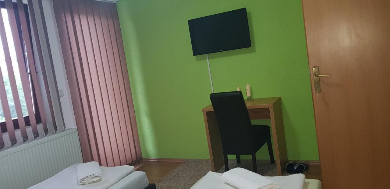 Restoran&Motel And Apartmants Lovacka Prica Tesanj エクステリア 写真
