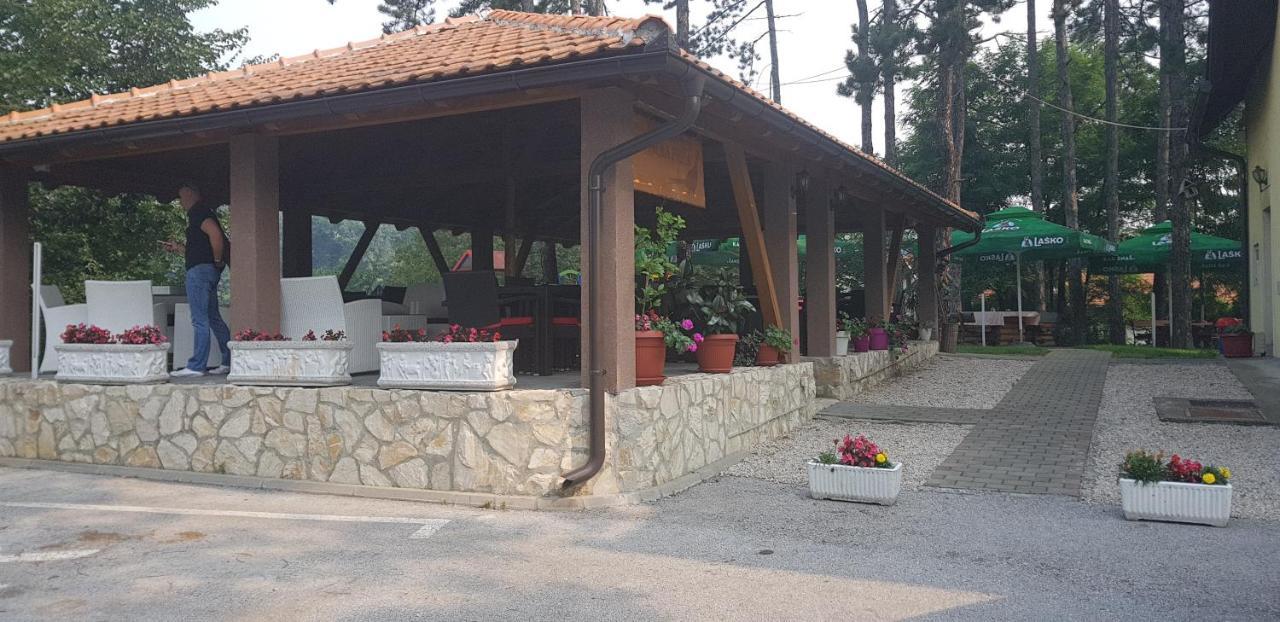 Restoran&Motel And Apartmants Lovacka Prica Tesanj エクステリア 写真