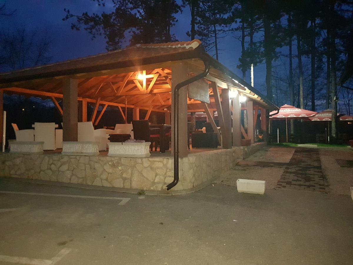 Restoran&Motel And Apartmants Lovacka Prica Tesanj エクステリア 写真