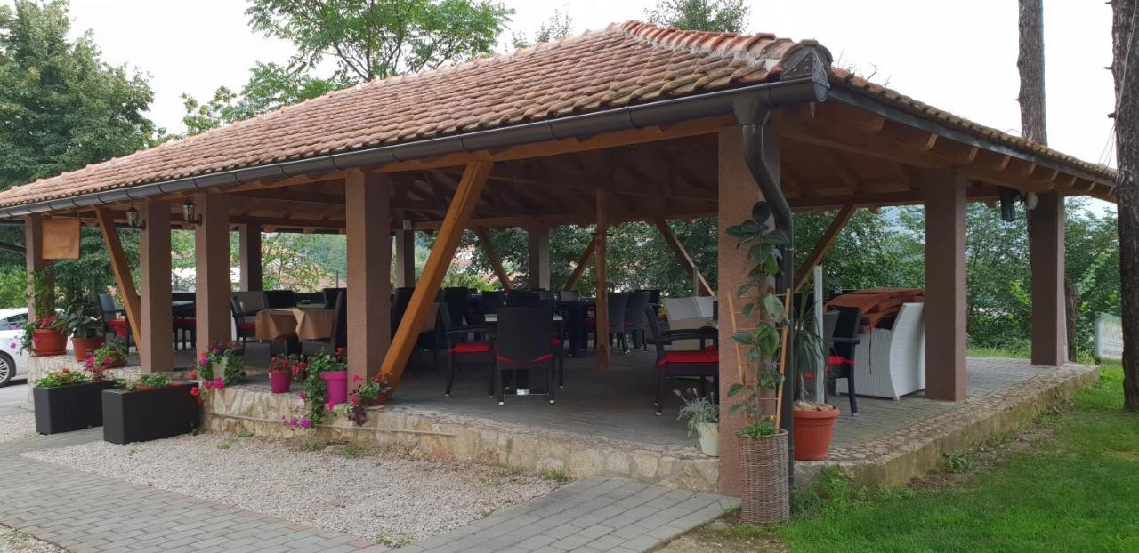 Restoran&Motel And Apartmants Lovacka Prica Tesanj エクステリア 写真